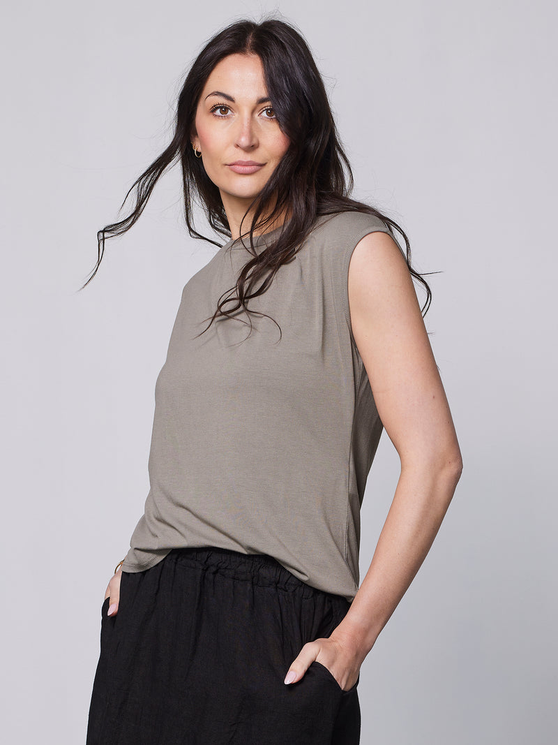 NÜ Haut YASMI Débardeurs et t-shirts 230 Mud