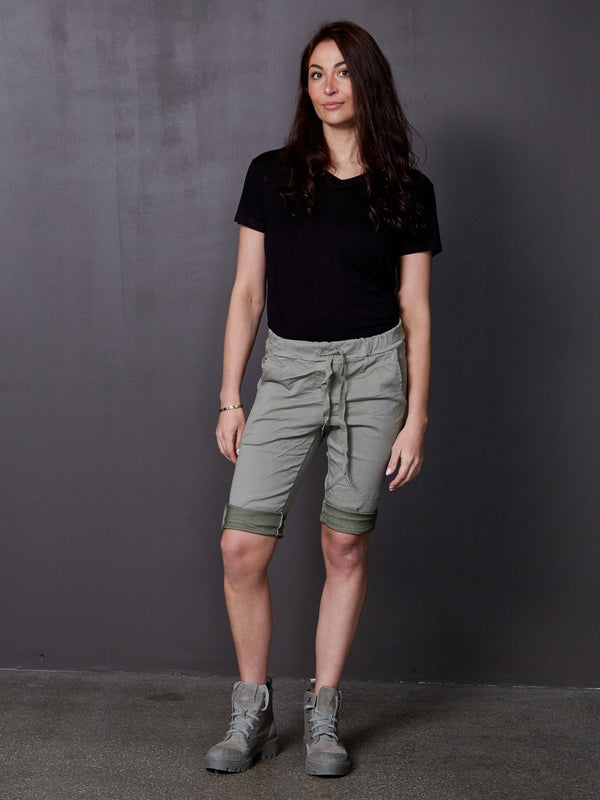 NÜ Shorts Uta Capri Shorts 393 Army